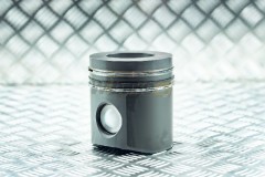 Piston with bolt (pin)  D904