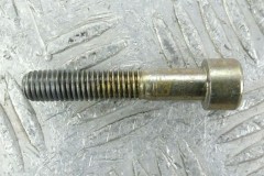 Śruba pierścienia zaciskowego wałka rozrządu  D9406