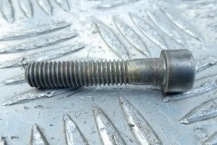 Injector clamp screw  D9306