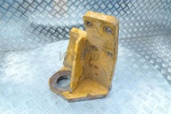 Engine mount bracket right  D9308